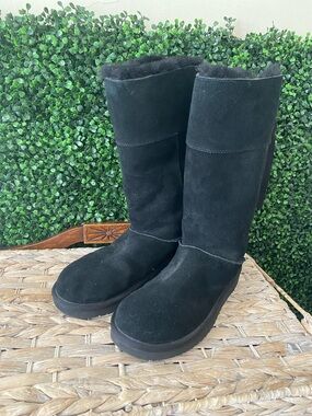 Koolaburra Black Suede Lace-Up Shearling Boots